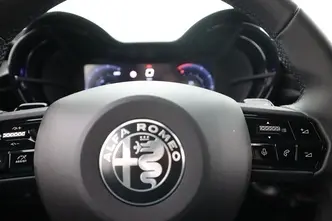 Alfa Romeo Junior, 1.2, 100 kW, гибрид, автомат, передний привод