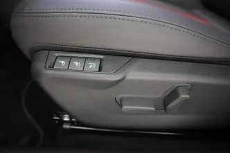 Alfa Romeo Junior, 1.2, 100 kW, гибрид, автомат, передний привод