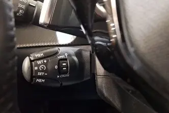 Peugeot 208, 1.2, 74 kW, bensiin, automaat, esivedu