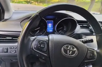 Toyota Avensis, 1.6, 82 kW, diesel, manual, front-wheel drive