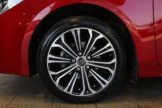Toyota Corolla, 1.8, 72 kW, hybrid, automatic, front-wheel drive