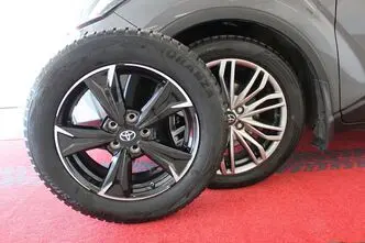 Toyota C-HR, 1.8, 72 kW, гибрид, автомат, передний привод