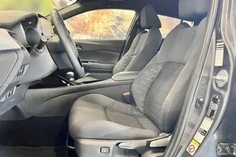 Toyota C-HR, 1.8, 72 kW, hybrid, automatic, front-wheel drive
