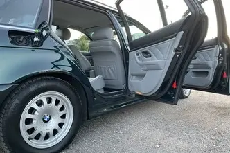 BMW 523, petrol, automatic, rear-wheel drive
