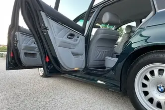 BMW 523, petrol, automatic, rear-wheel drive