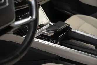 Audi e-tron, 300 kW, электричество, автомат, полный привод