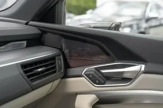 Audi e-tron, 300 kW, электричество, автомат, полный привод