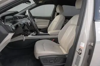 Audi e-tron, 300 kW, электричество, автомат, полный привод