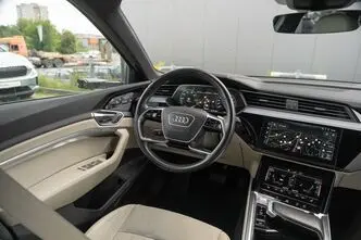 Audi e-tron, 300 kW, электричество, автомат, полный привод