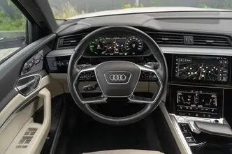 Audi e-tron, 300 kW, электричество, автомат, полный привод
