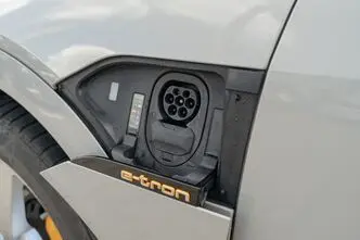 Audi e-tron, 300 kW, электричество, автомат, полный привод