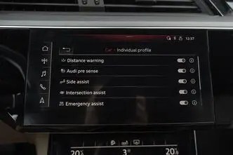 Audi e-tron, 300 kW, электричество, автомат, полный привод