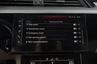 Audi e-tron, 300 kW, электричество, автомат, полный привод