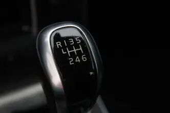 Volvo V40, 1.6, 110 kW, bensiin, manuaal, esivedu