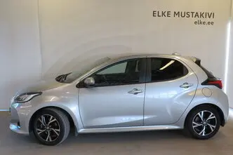 Toyota Yaris, 1.5, 68 kW, гибрид, автомат, передний привод