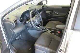 Toyota Yaris, 1.5, 68 kW, гибрид, автомат, передний привод