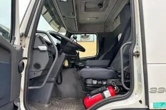 Volvo FM330  6x2*4 EURO 5 + VEB + CARRIER, 248 kW, дизель, автомат