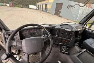 Volvo FM330  6x2*4 EURO 5 + VEB + CARRIER, 248 kW, дизель, автомат
