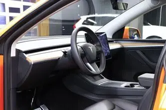 Tesla Model Y, 155 kW, elekter, automaat, nelikvedu
