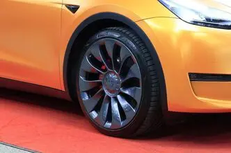 Tesla Model Y, 155 kW, elekter, automaat, nelikvedu