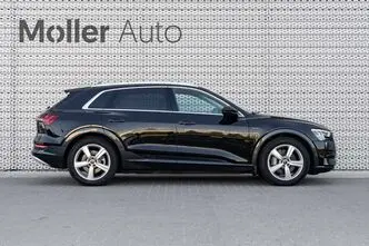 Audi e-tron, 300 kW, электричество, автомат, полный привод
