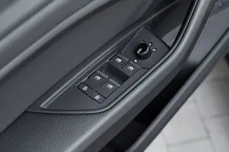 Audi e-tron, 300 kW, электричество, автомат, полный привод