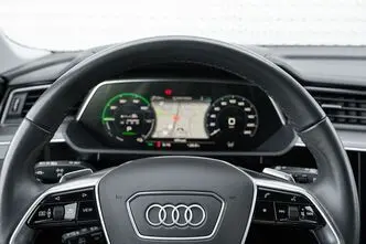 Audi e-tron, 300 kW, электричество, автомат, полный привод