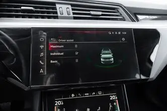 Audi e-tron, 300 kW, электричество, автомат, полный привод