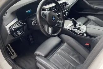 BMW 530, 2.0, 135 kW, гибрид, автомат, задний привод