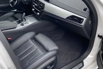 BMW 530, 2.0, 135 kW, гибрид, автомат, задний привод