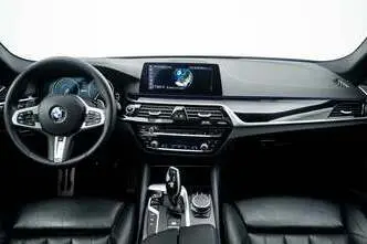 BMW 530, 2.0, 185 kW, автомат, задний привод