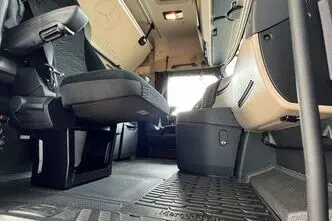 Mercedes-Benz Actros, 12.8, 330 kW, diisel, automaat, tagavedu