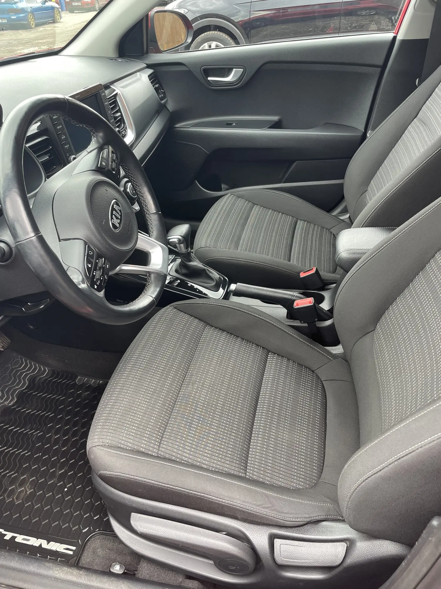 Kia Stonic, 1.0, 88 kW, бензин, автомат, передний привод