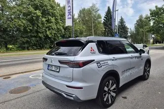 Mitsubishi Outlander, 2.4, 100 kW, подключаемый гибрид, автомат, полный привод