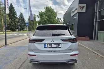 Mitsubishi Outlander, 2.4, 100 kW, подключаемый гибрид, автомат, полный привод