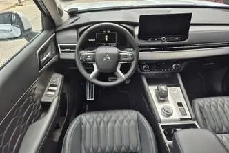 Mitsubishi Outlander, 2.4, 100 kW, подключаемый гибрид, автомат, полный привод