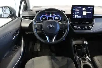 Toyota Corolla, 1.5, 92 kW, бензин, механическая, передний привод