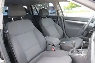 Opel Vectra, petrol, manual, front-wheel drive