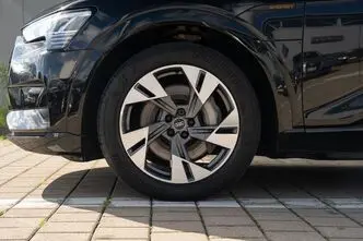 Audi e-tron, 300 kW, электричество, автомат, полный привод