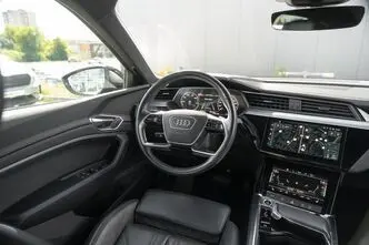 Audi e-tron, 300 kW, электричество, автомат, полный привод