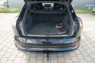 Audi e-tron, 300 kW, электричество, автомат, полный привод
