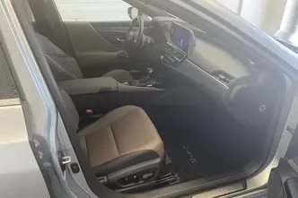 Lexus ES 300, 2.5, 131 kW, гибрид, автомат, передний привод