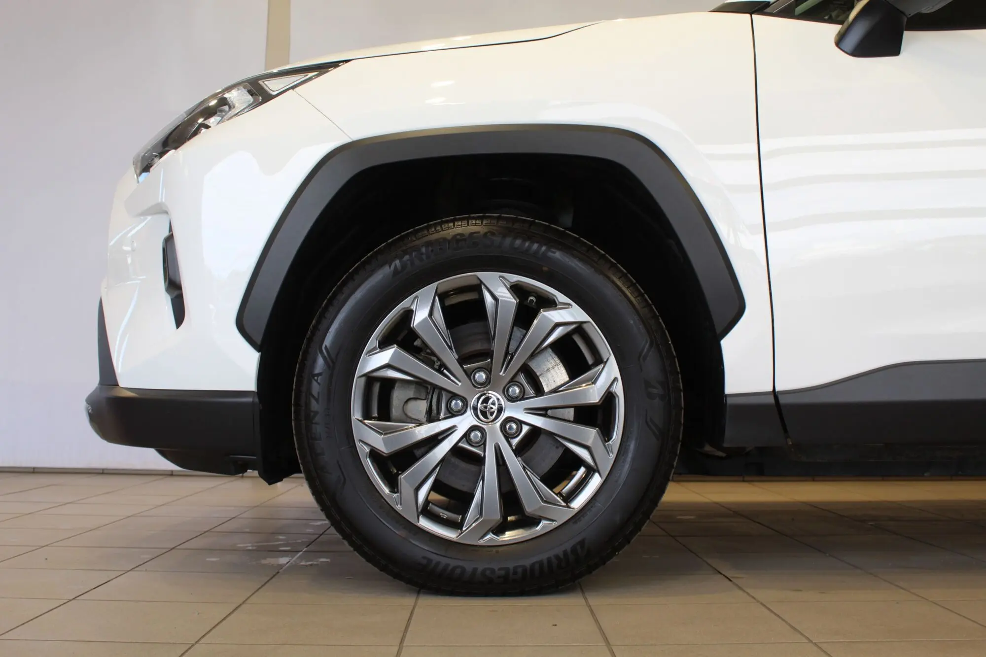 Toyota RAV4, 2.5, 131 kW, гибрид, автомат, полный привод
