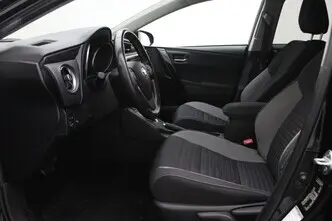 Toyota Auris, 1.8, 73 kW, гибрид, автомат, передний привод