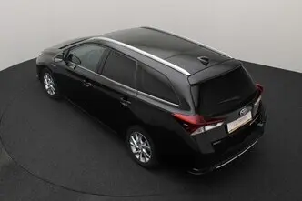 Toyota Auris, 1.8, 73 kW, гибрид, автомат, передний привод
