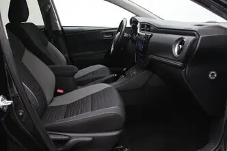 Toyota Auris, 1.8, 73 kW, гибрид, автомат, передний привод