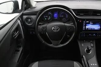 Toyota Auris, 1.8, 73 kW, гибрид, автомат, передний привод