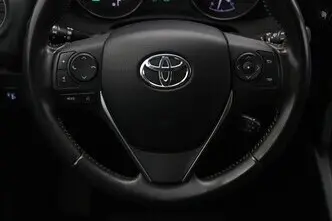 Toyota Auris, 1.8, 73 kW, гибрид, автомат, передний привод