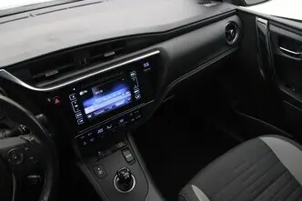Toyota Auris, 1.8, 73 kW, гибрид, автомат, передний привод