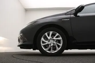 Toyota Auris, 1.8, 73 kW, гибрид, автомат, передний привод